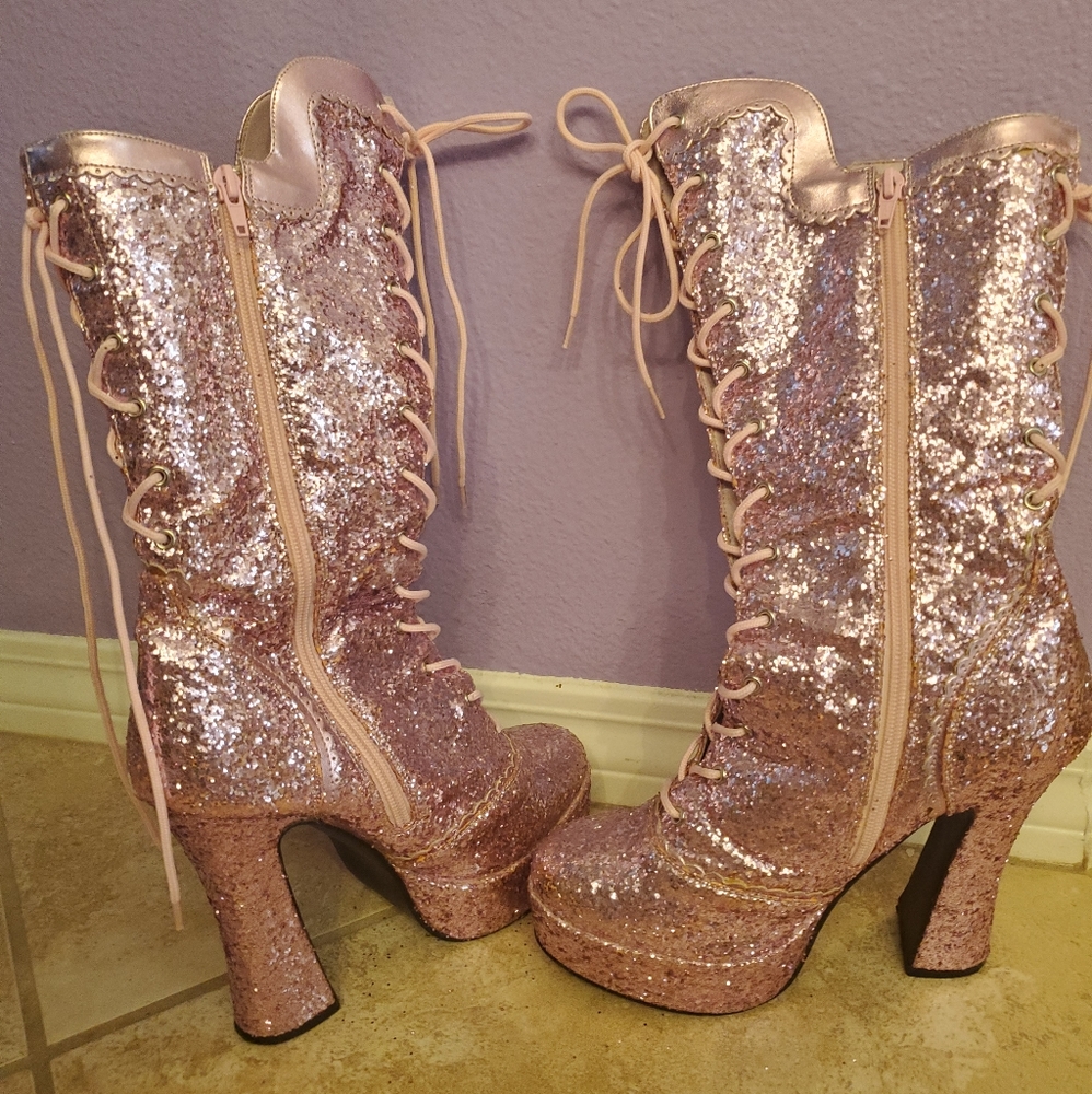 Glitter boots 👢